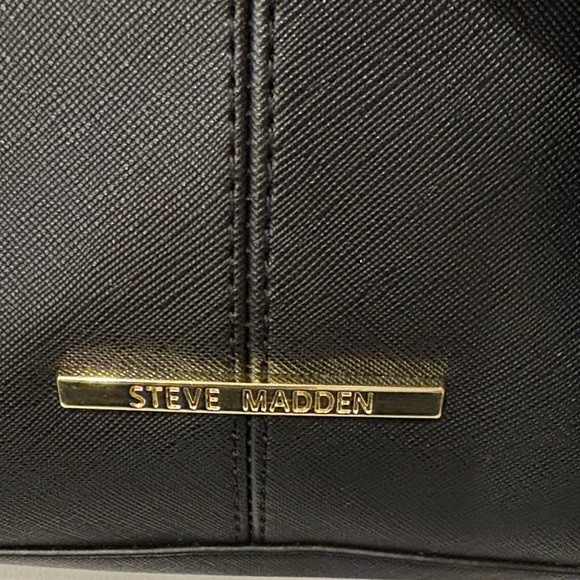 Steve Madden Black Crossbody Bag with Floral Bow - Picture 2 of 5